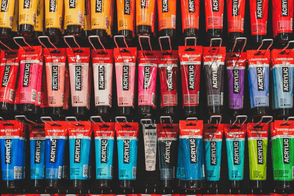 Diff�rents tubes de peinture acrylique